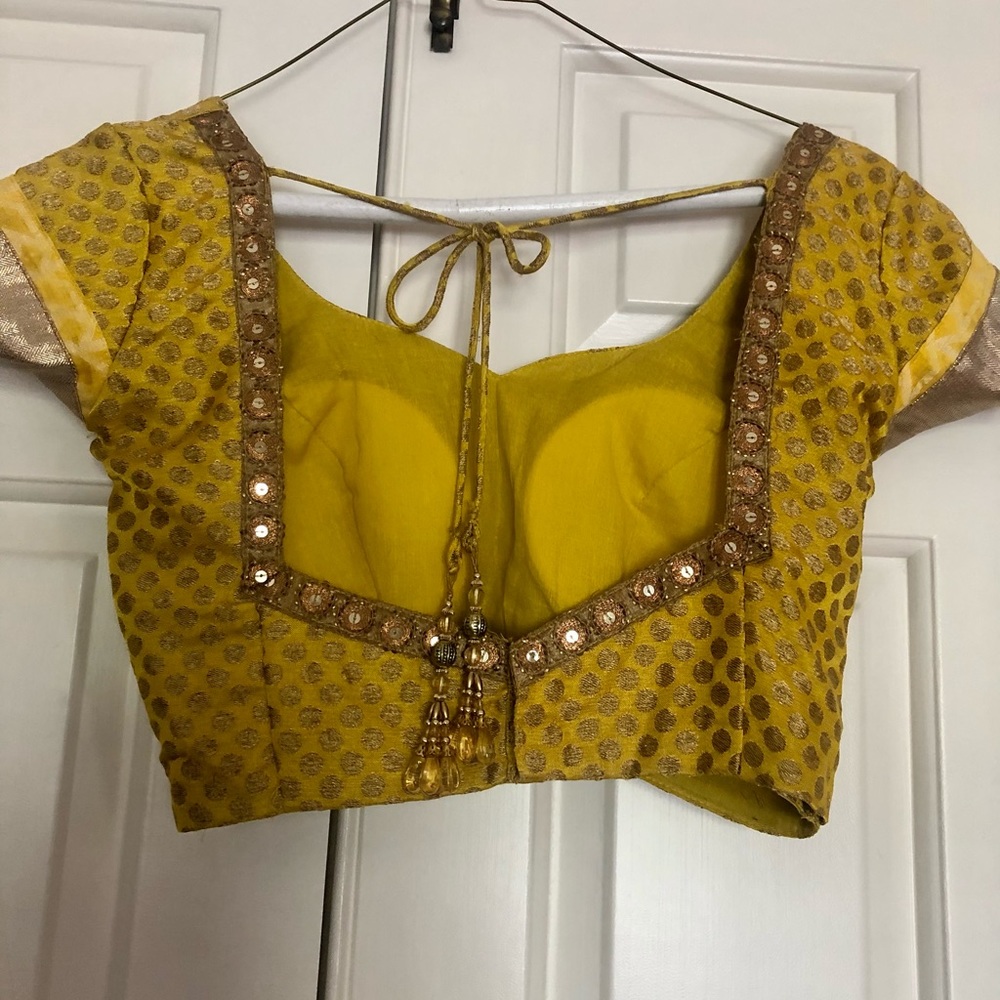 Yellow And White Net Saree With Matching Blouse - image 7